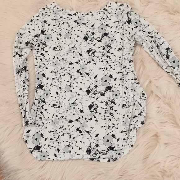 Black and white top - Picture 3 of 3